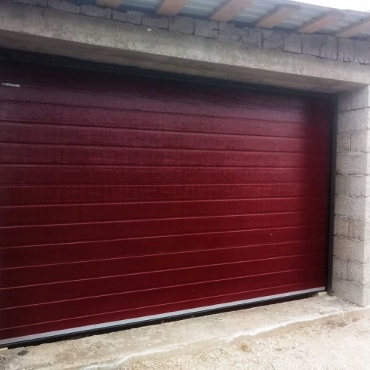 Ворота для гаража секционные бордовые 2375x2375