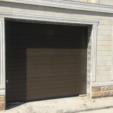 Подъемные секционные ворота в коттедж 2500x2625