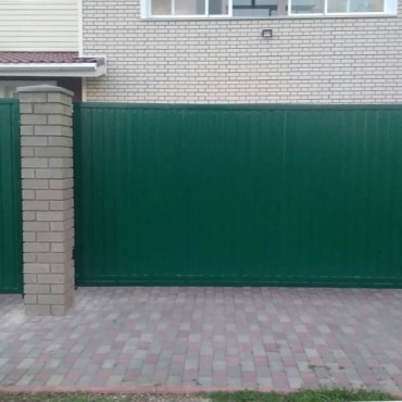 Откатные ворота на дачу зеленого цвета 3300x2200